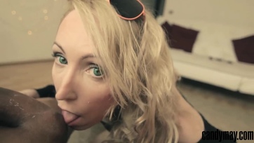 Félrebaszó asszony lyukát és popóját kúrja a hatalmas cerkájú néger srác Thumb