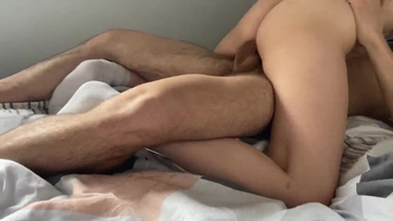 Mérhetetlenül beindult a kis pajkos picsa és esedezett nekem hogy kuffantsam vaginába Thumb