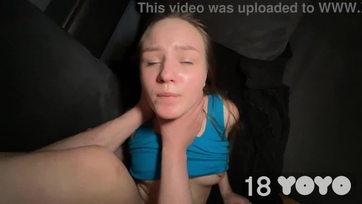 Csintalan mostoha húgocska a csőrével és a megborotvált vaginájával felszopta a testvére dákóját Thumb