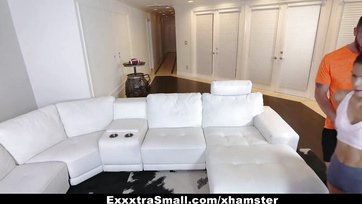 Profin megbirkózott a kettő nagy cerkával az alacsony latina kiscsaj Thumb