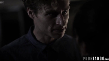 Ő valójában a mostohanővérem és szerteszét reszeltem a szaftos puncusát Thumb