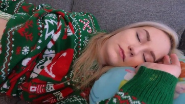 Mialatt szundikált a kívánnivaló mostoha nővérkém beraktam a pofijába és a pinácskájába a brokim Thumb
