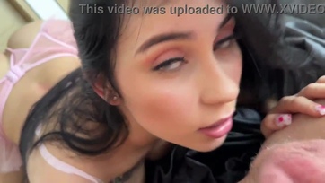 Csábos latin tini bula mutatós seggel egy kis cida után próbálja az anál sexet Thumb