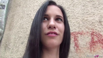 18 éves budapesti tini suna az utcán felszedve és egy kis pénzért kotongumi nélkül megdugva Thumb