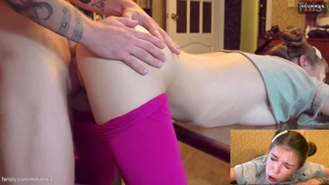 Lehúztam a mostoha nővérem szűk jóganaciját és széjjel döngettem a borotvált puncikáját Thumb