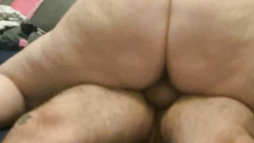 A termetes popójával pattogta meg a pasija fütyijét a faszhiányos asszonyka Thumb