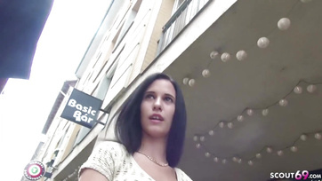Rábírta a tündéri 18 éves hazai csajt a sexcasting-ra a utca ügynök Thumb