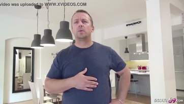 18 éves vékony magyarországból való sunci szopizza a bajor kamuügynök kolbászát a szex meghallgatáson Thumb