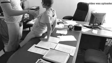 Megkúrta a bűbájos titkár nőcskét az officeban amit a bizalmas kamera lefilmezett Thumb