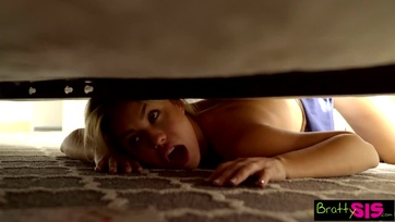 Elrántottam a beékelődött mostoha hugim tangácskáját és beraktam neki a pélómat Thumb