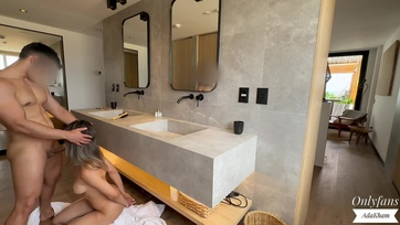 Beóvakodtam a mosdóba és teledurrantottam a menyasszonyom csábító barinőjének vagináját Thumb