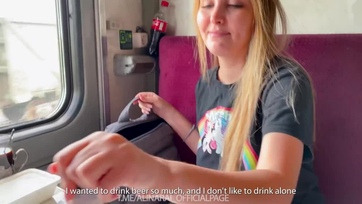 Összefutottam egy kívánnivaló milf nővel a vagonban akit gyorsan a dákómra is csücsültettem Thumb