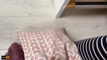 A kívánnivaló mostoha húgicám újból berekedt egyszóval letéptem a gatyáját és meghágtam a muffocskáját Thumb