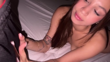 Kegyetlenül megdugtam és jóllakattam a spermámmal a kívánatos latina bigét a hálómban Thumb