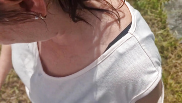 Az egyik vevőjével döngetett egy nagyot a természetben a pufóka nőcike Thumb