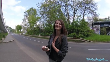 Az út mentén jattolt a kívánós középeurópai luvnyának hogy megdughassa a forró pinácskáját Thumb