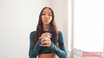 A vékony latina leánynak pénz híján a kéjnedves sunácskáját kelllett felajánlania a férfinek Thumb