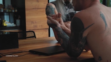 Gyorsan becsúsztattam a szukás ribancomnak a faszomat miután doggy-pózban megzabáltam a nuniját Thumb