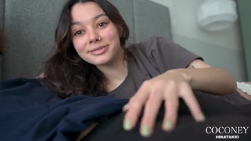 A lakótársnőm nem tudott lekoppintani miután megtaperoltam a seggét és megkóstoltam a vagináját Thumb